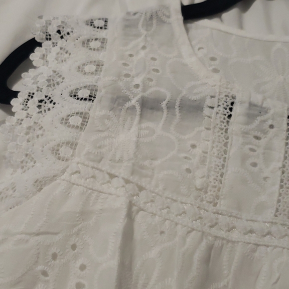 🍭1 L left🌼New boutique sleevless eyelet tank - Picture 7 of 9